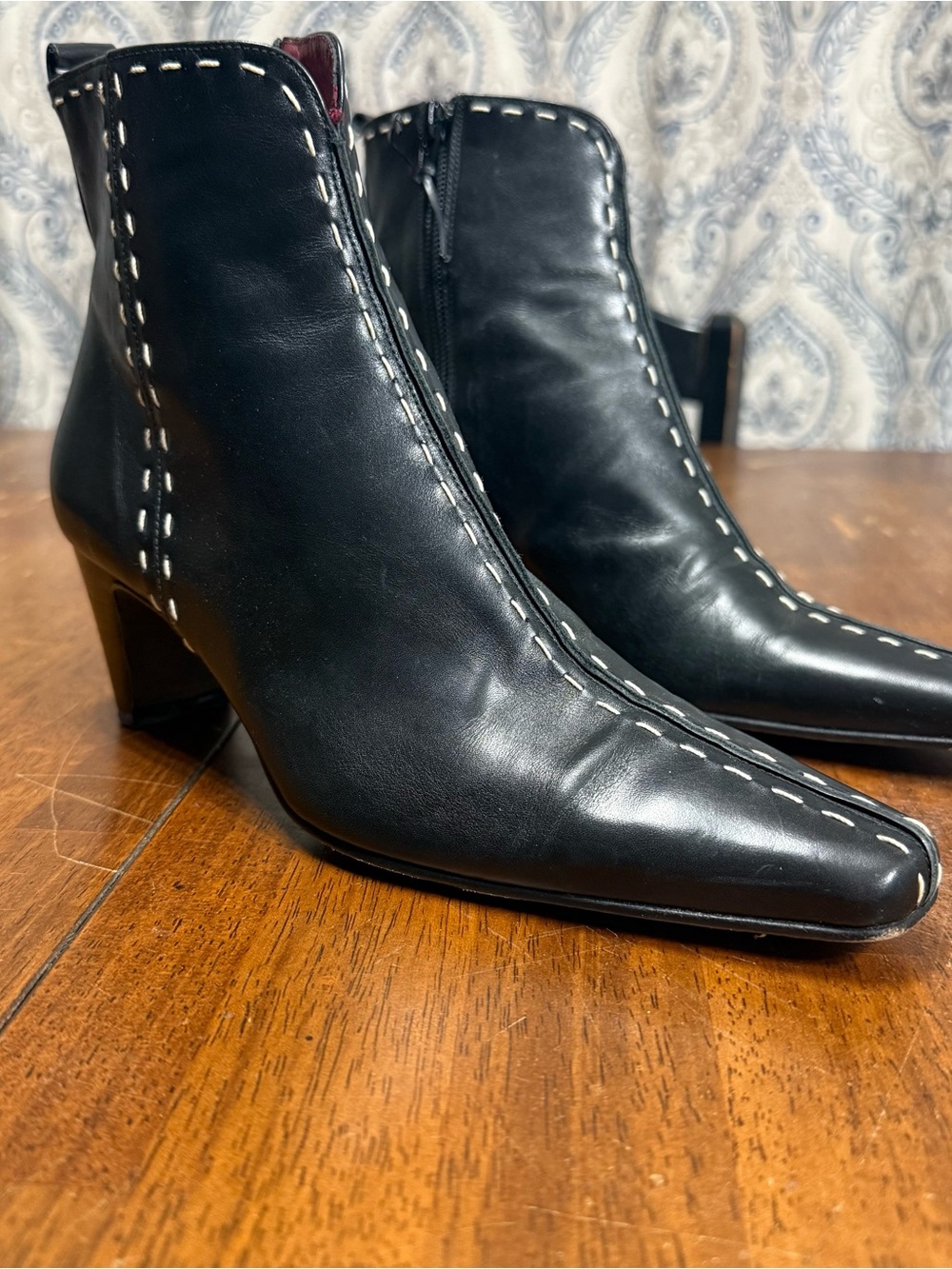 Donald J Pliner LYZA Black Leather Ankle Boots 7.5 M Contrast Stitch